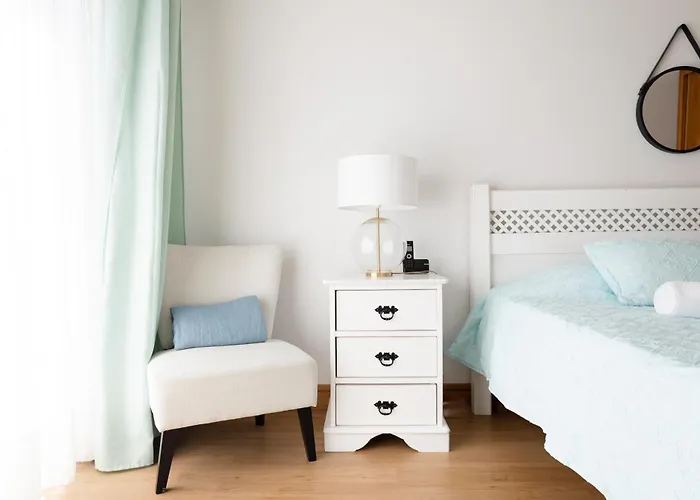 J&b Place * Πόντα Ντελγκάντα