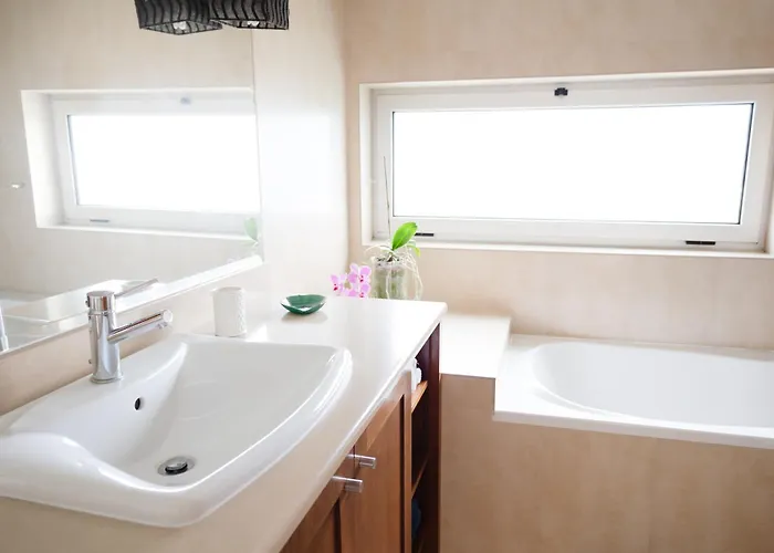 Βίλα J&b Place Πόντα Ντελγκάντα